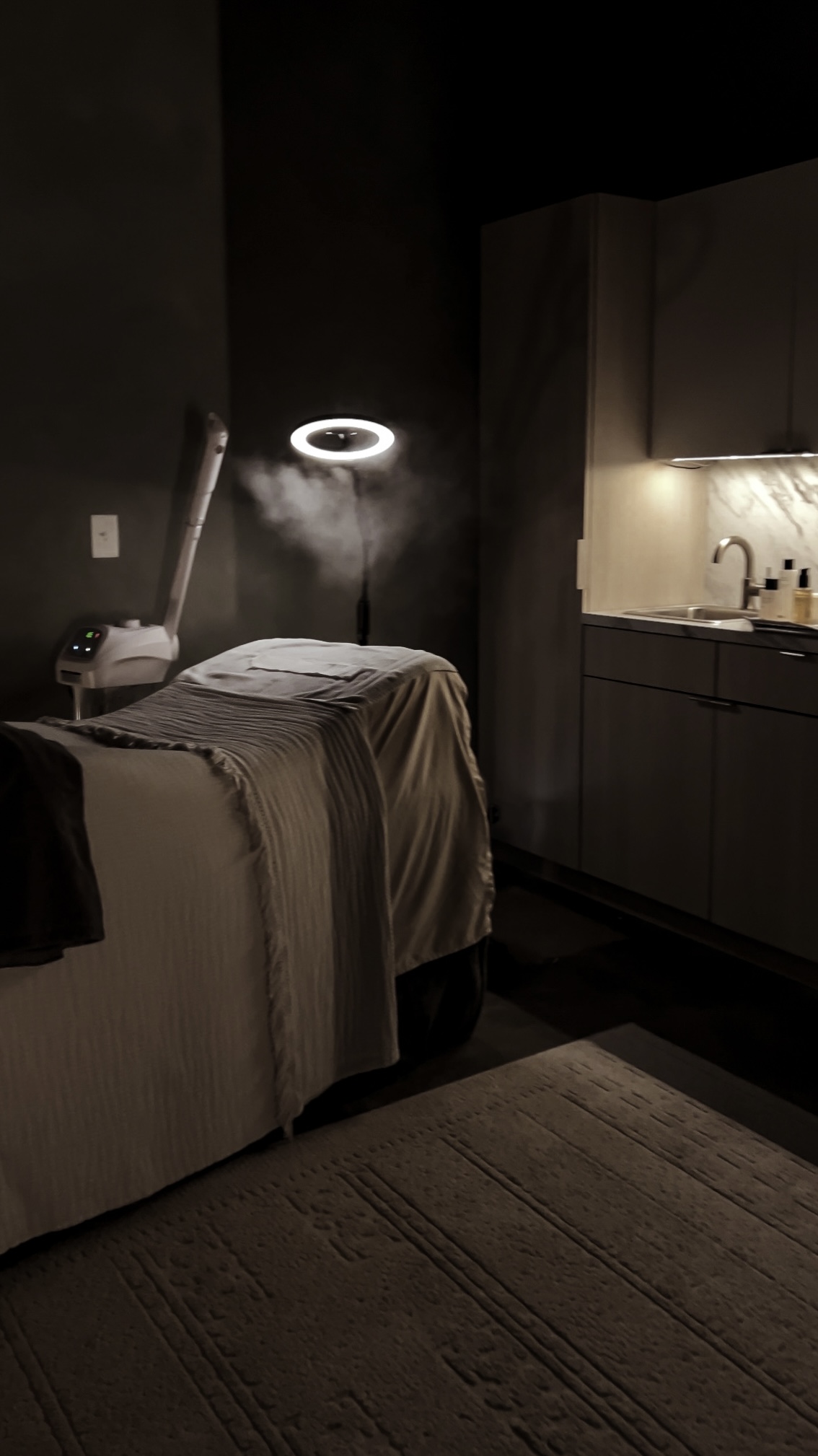 Facial treatment room with steamer at La Vie Esthetics Bar in Wexford PA near Pittsburgh